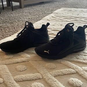 ✨MOVING SALE ✨Puma Black Sneakers with Soft Foam